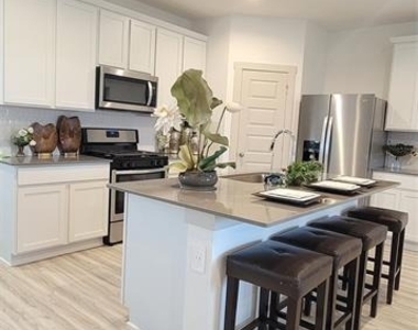 1015 Starcross Bend Drive - Photo Thumbnail 5