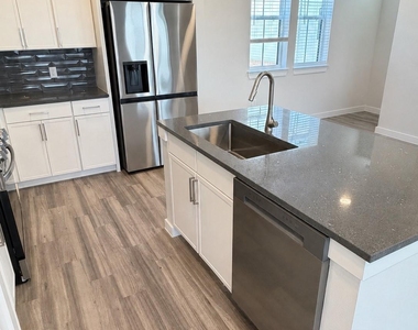 17318 N Eldridge Parkway - Photo Thumbnail 5