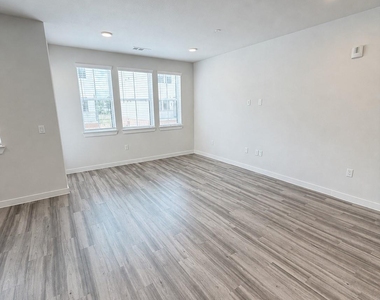 17318 N Eldridge Parkway - Photo Thumbnail 11