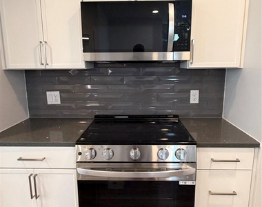 17318 N Eldridge Parkway - Photo Thumbnail 7