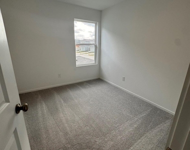 21483 Carosella Drive - Photo Thumbnail 10