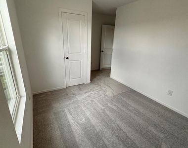 21483 Carosella Drive - Photo Thumbnail 9