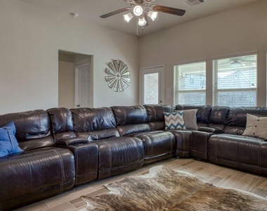 32659 Timber Point Dr - Photo Thumbnail 2