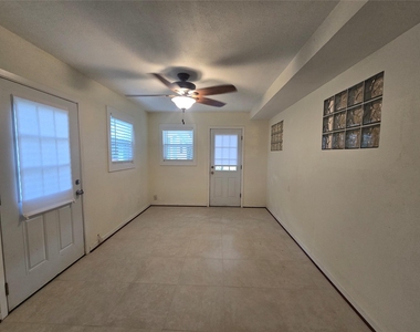 308 Mackeral Street - Photo Thumbnail 11