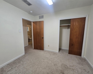 308 Mackeral Street - Photo Thumbnail 16