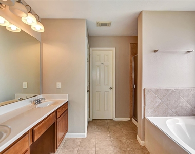 5410 Spring Oak Drive - Photo Thumbnail 31