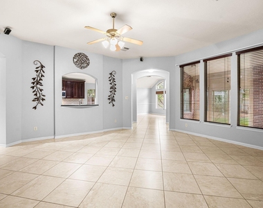 802 Floriencia Street - Photo Thumbnail 11