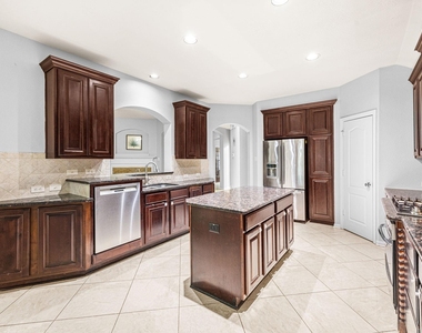 802 Floriencia Street - Photo Thumbnail 13