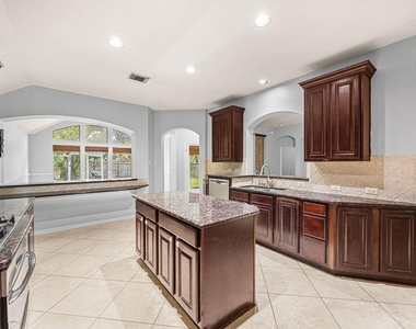 802 Floriencia Street - Photo Thumbnail 16