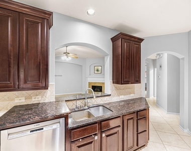 802 Floriencia Street - Photo Thumbnail 15