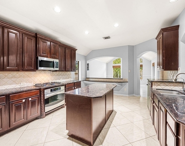 802 Floriencia Street - Photo Thumbnail 14