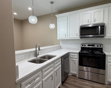 408 Mary Avenue - Photo Thumbnail 4