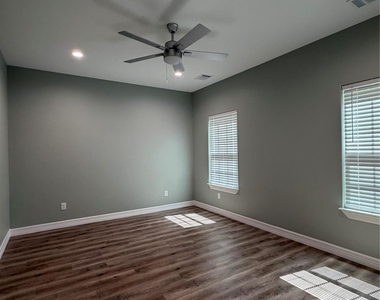 408 Mary Avenue - Photo Thumbnail 7