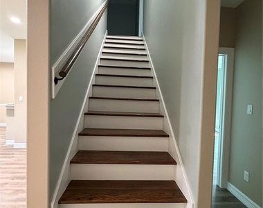408 Mary Avenue - Photo Thumbnail 10