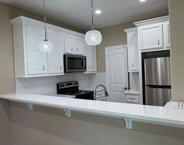 408 Mary Avenue - Photo Thumbnail 2