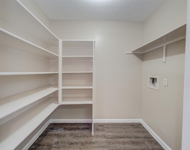 7314 Tara Drive - Photo Thumbnail 14