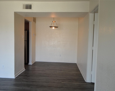 8100 Creekbend Drive - Photo Thumbnail 5