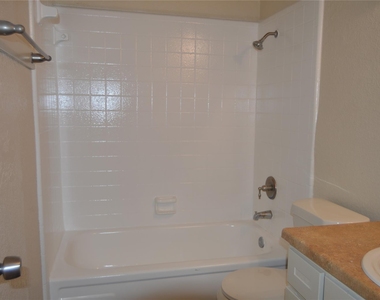8100 Creekbend Drive - Photo Thumbnail 16