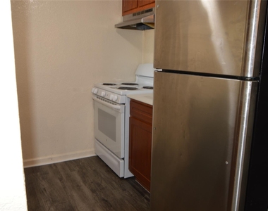 8100 Creekbend Drive - Photo Thumbnail 8