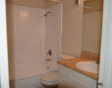 8100 Creekbend Drive - Photo Thumbnail 15
