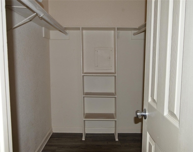 8100 Creekbend Drive - Photo Thumbnail 17
