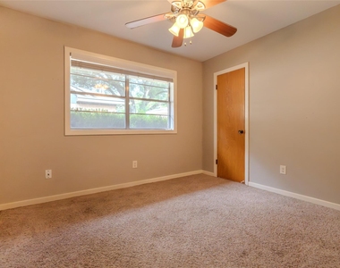 2308 Hillcrest Drive - Photo Thumbnail 13