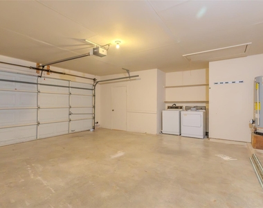 2308 Hillcrest Drive - Photo Thumbnail 18