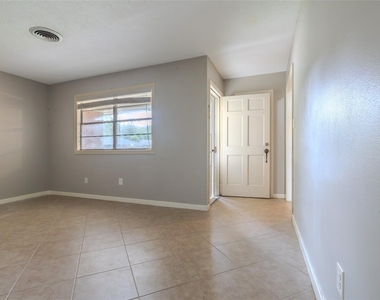 2308 Hillcrest Drive - Photo Thumbnail 5