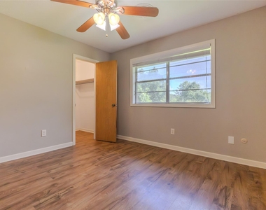 2308 Hillcrest Drive - Photo Thumbnail 15