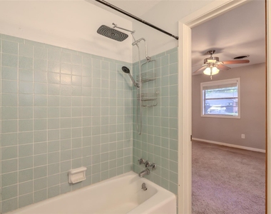 2308 Hillcrest Drive - Photo Thumbnail 17