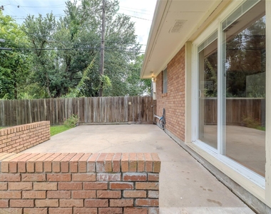 2308 Hillcrest Drive - Photo Thumbnail 19
