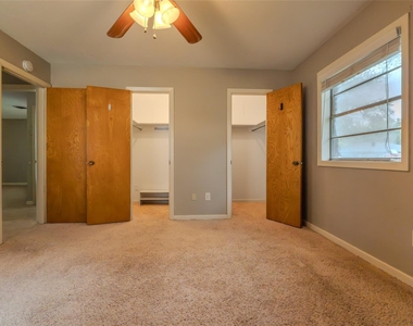 2308 Hillcrest Drive - Photo Thumbnail 10