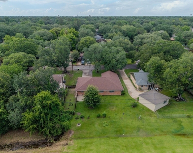 2308 Hillcrest Drive - Photo Thumbnail 2