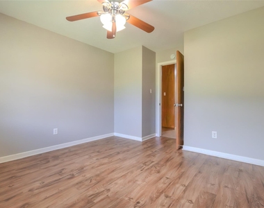 2308 Hillcrest Drive - Photo Thumbnail 14