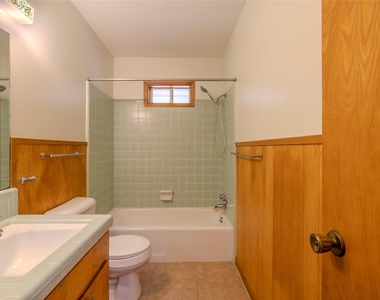 2308 Hillcrest Drive - Photo Thumbnail 12