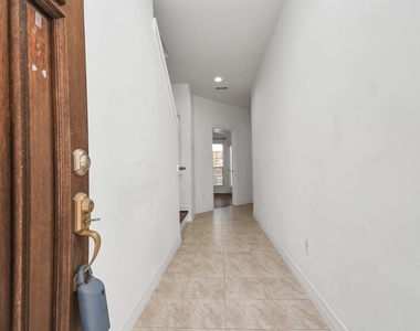 3900 Center Street - Photo Thumbnail 2