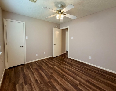4006 Hunnington Drive - Photo Thumbnail 22