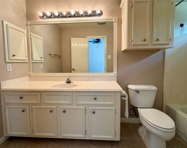 4006 Hunnington Drive - Photo Thumbnail 16