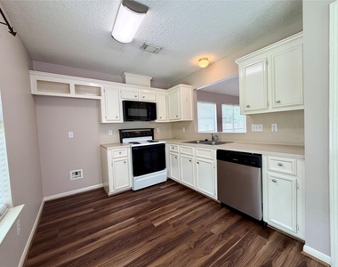 4006 Hunnington Drive - Photo Thumbnail 10