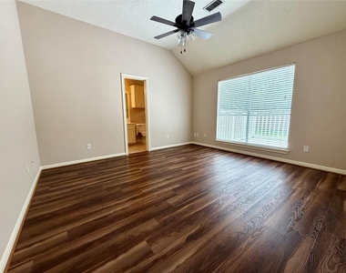 4006 Hunnington Drive - Photo Thumbnail 15