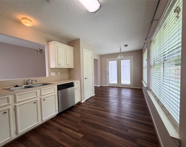 4006 Hunnington Drive - Photo Thumbnail 9