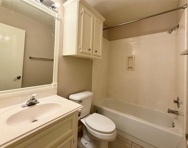 4006 Hunnington Drive - Photo Thumbnail 20