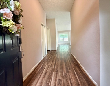 4006 Hunnington Drive - Photo Thumbnail 5