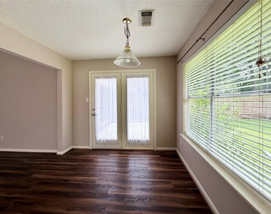 4006 Hunnington Drive - Photo Thumbnail 10