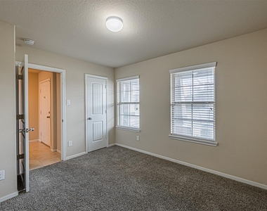 3126 Mcdonough Way - Photo Thumbnail 5