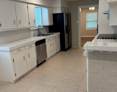 8049 Forest Hills Drive - Photo Thumbnail 12