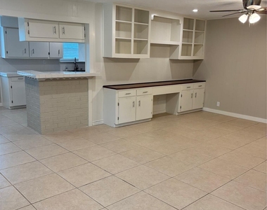 8049 Forest Hills Drive - Photo Thumbnail 17