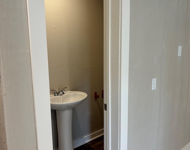 8049 Forest Hills Drive - Photo Thumbnail 22