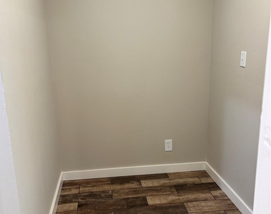 8049 Forest Hills Drive - Photo Thumbnail 29
