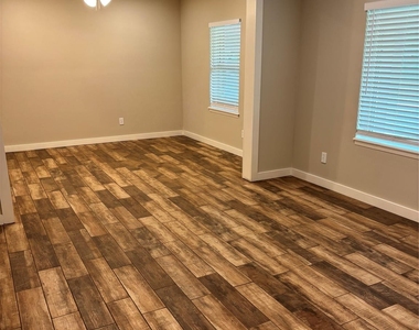 8049 Forest Hills Drive - Photo Thumbnail 11